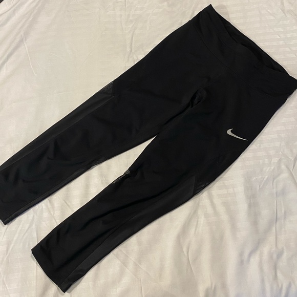Nike cropped mesh detail legging - Picture 2 of 11